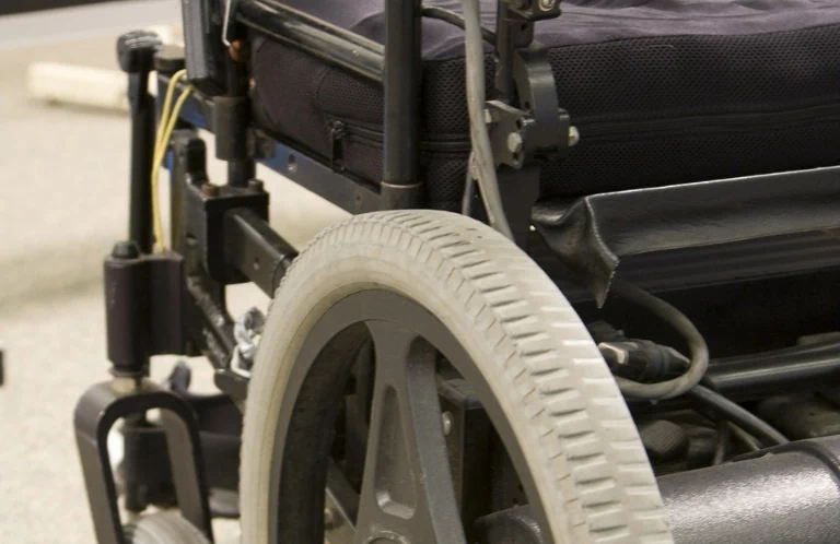 koło wózka inwalidzkiego 